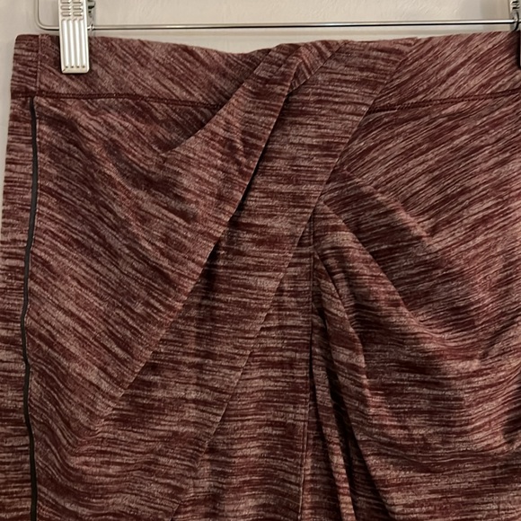 LULULEMON maroon skirt - LIKE NEW - Picture 2 of 7